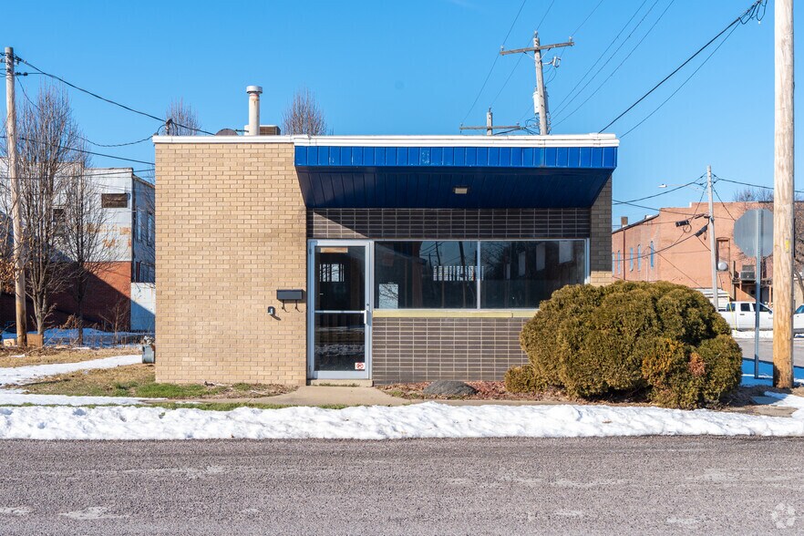 More Photos Of 515 N Monroe St, Litchfield Medical For Sale
