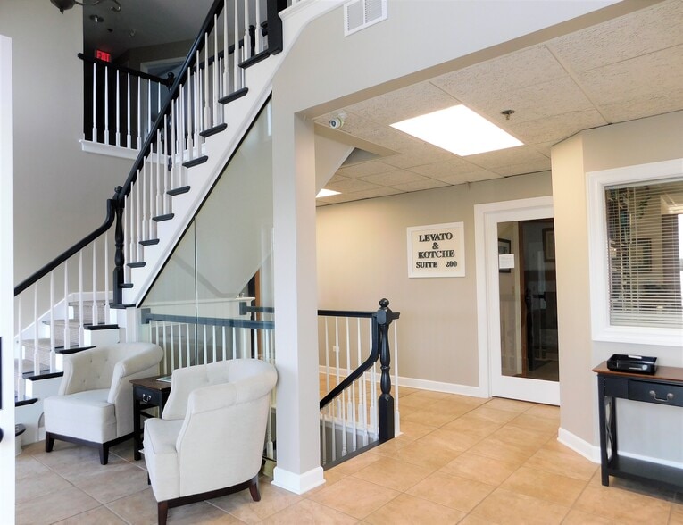 More Photos Of 1060 E Lake St, Hanover Park Office For Sale