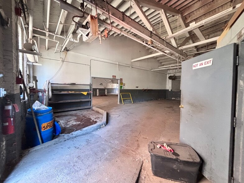 More Photos Of 30 Lenox St, New Haven Warehouse For Lease