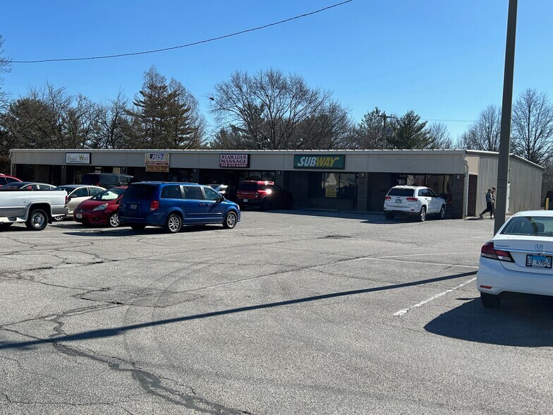 More Photos Of 805-873 Seibert Rd, Scott Afb Restaurant For Lease