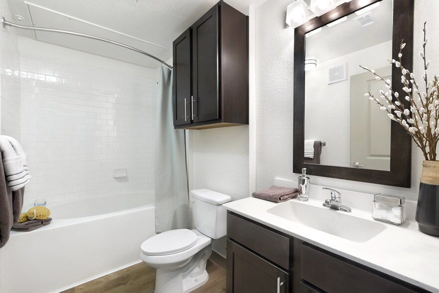 More Photos Of 403 E Koenig Ln, Austin Apartments For Lease