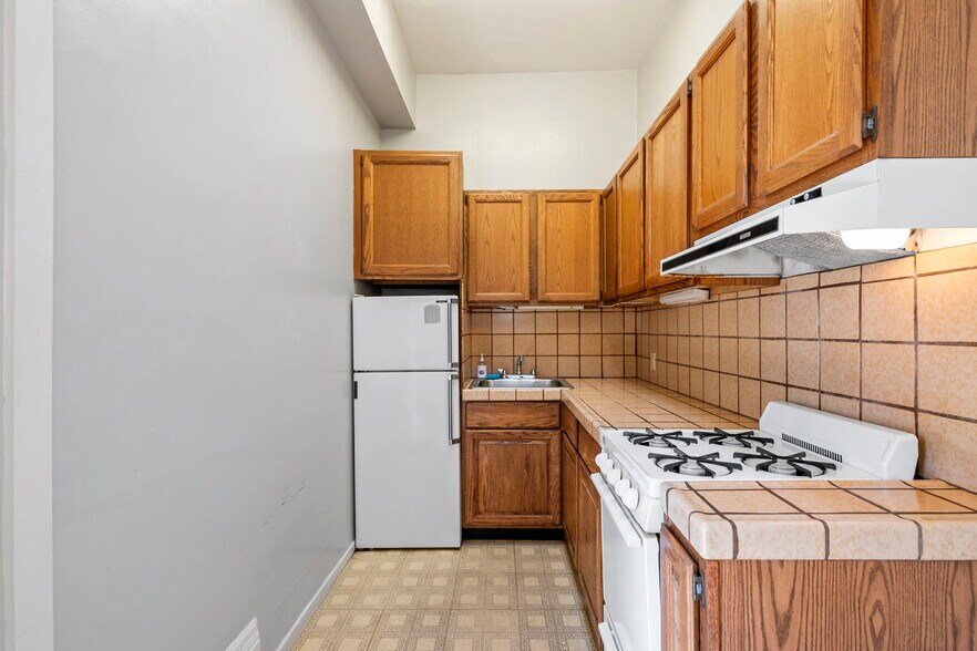 More Photos Of 2 Hugo St, San Francisco Apartments For Sale