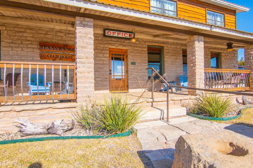 More Photos Of 401 US Highway 67, Santa Anna Hotel For Sale