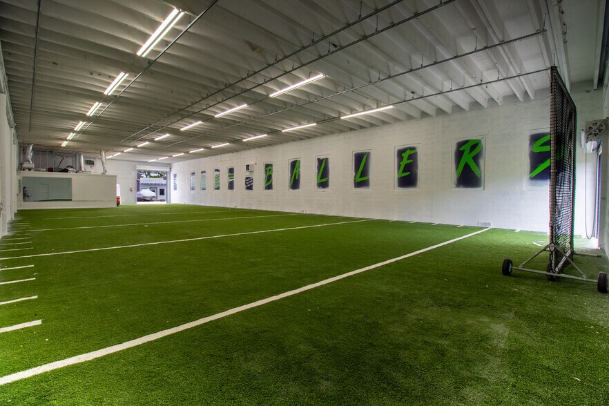 More Photos Of 3031-3035 NE 12th Ter, Oakland Park Warehouse For Sale