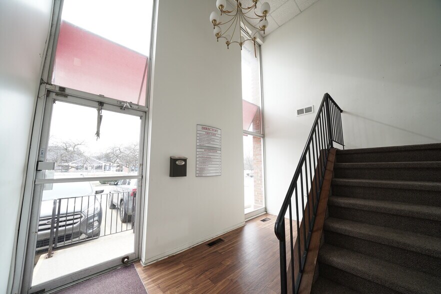 More Photos Of 18600 W 10 Mile Rd, Southfield Office For Sale