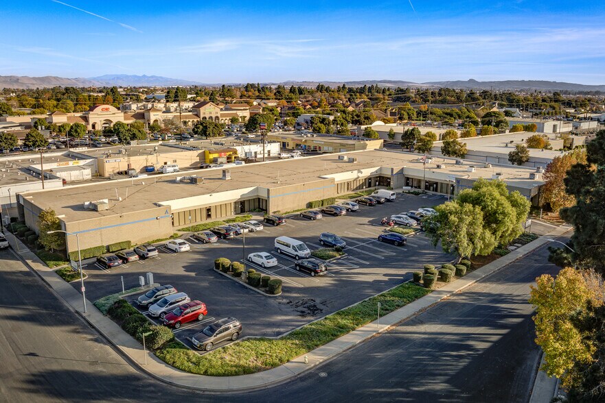 Primary Photo Of 402 Farnel Rd, Santa Maria Light Manufacturing For Sale