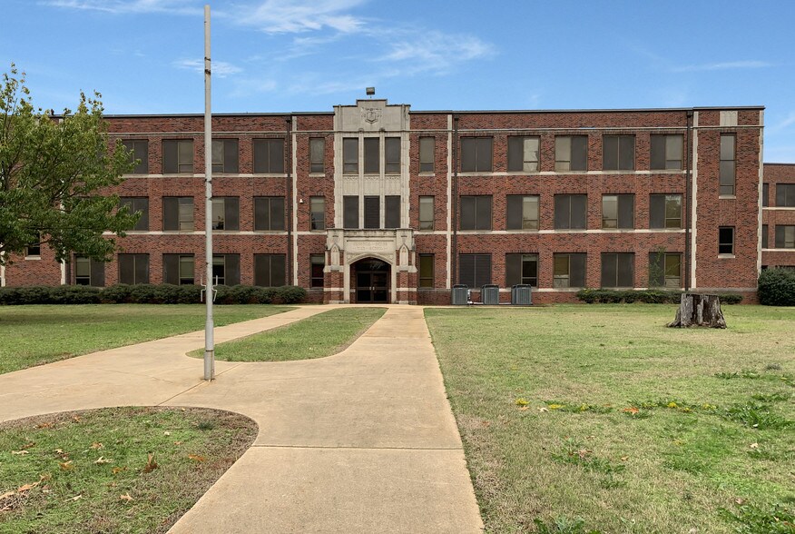 More Photos Of 700 W Houston St, Marshall Schools For Sale