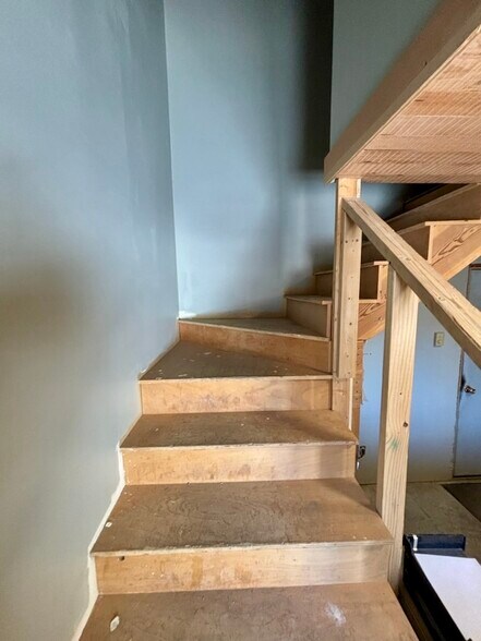 More Photos Of 412 E Railroad Ave N, Manhattan Warehouse For Sale