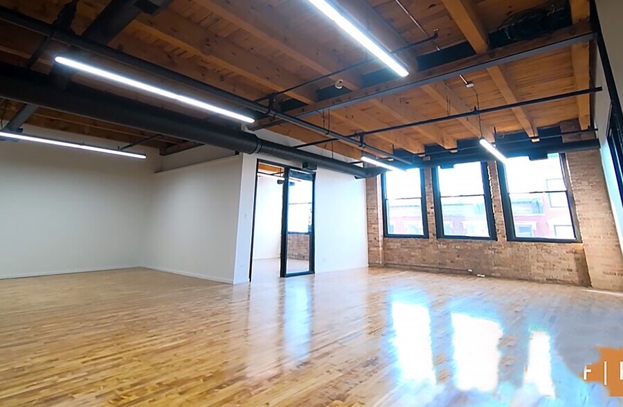More Photos Of 213 W institute Pl, Chicago Loft Creative Space For Lease