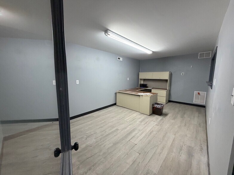 More Photos Of 429 Granite Quarry Trl, Mount Airy Warehouse For Lease