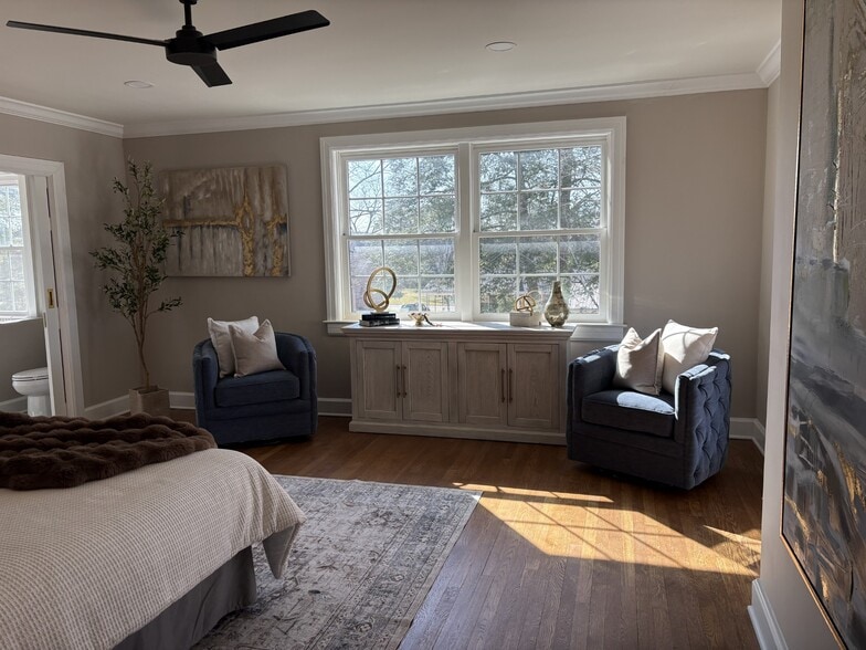 More Photos Of 621 E College St, Pulaski Hotel For Sale