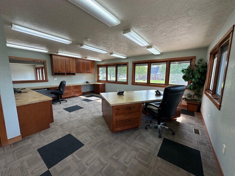 More Photos Of 820 W Summit St, Winterset Medical For Sale