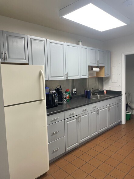 More Photos Of 3973 Arnold Ave, Naples Warehouse For Sale