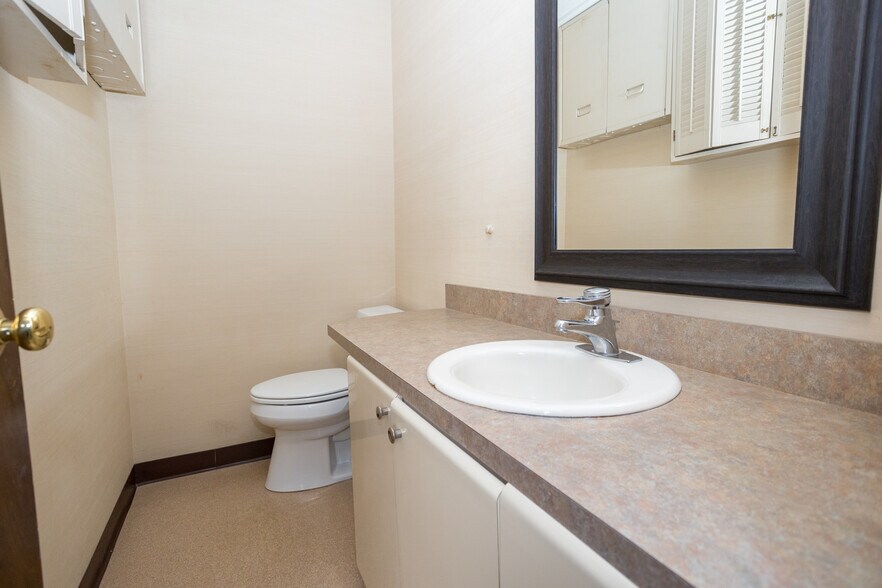 More Photos Of 179 S Maple Ave, Ridgewood Office For Sale