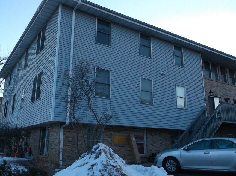 More Photos Of 825-835 Wisconsin St, Oshkosh Apartments For Sale