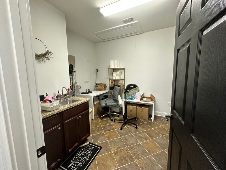 More Photos Of 5915-5925 Iron Gate Trce, Cumming Loft Creative Space For Sale