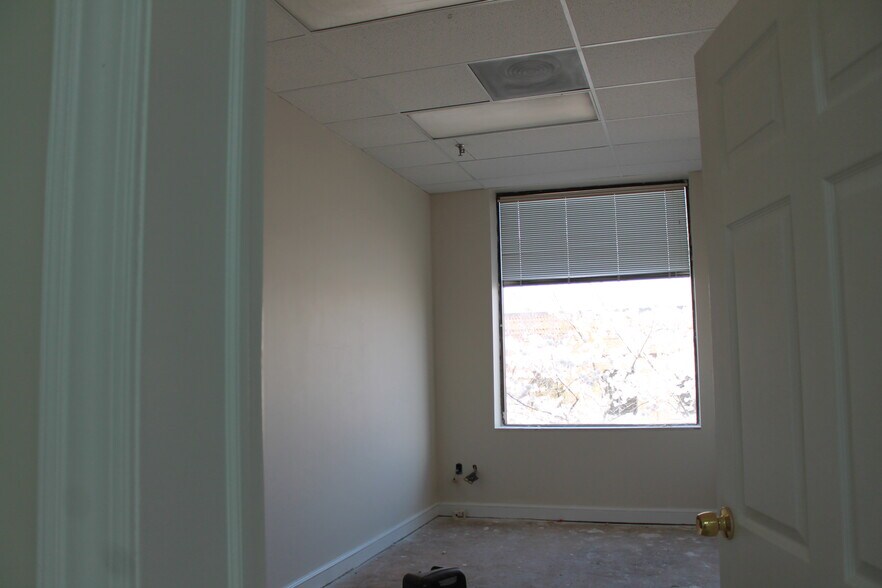 More Photos Of 201 W Market St, Kingsport Office For Sale
