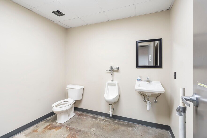 More Photos Of 1920 N National Ave, Springfield Warehouse For Lease