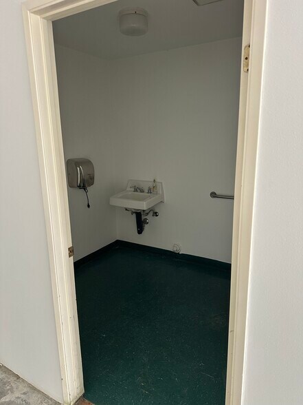 More Photos Of 1302 Sepulveda Blvd, Harbor City Unknown For Lease