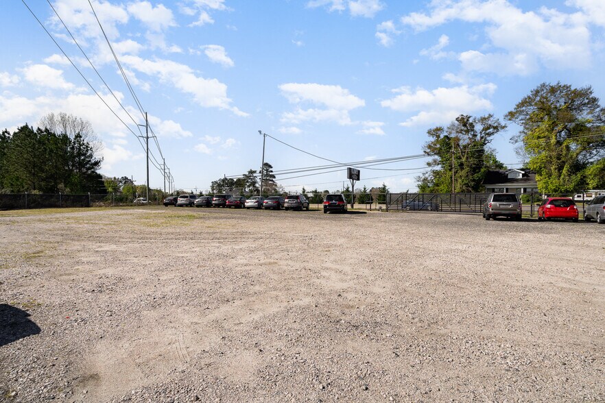 More Photos Of 1155 S Main St, Clover Auto Dealership For Lease
