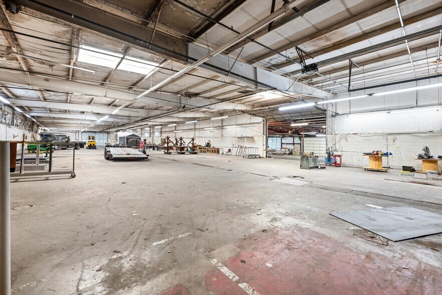 More Photos Of 1515 E Main St, Yukon Industrial For Sale