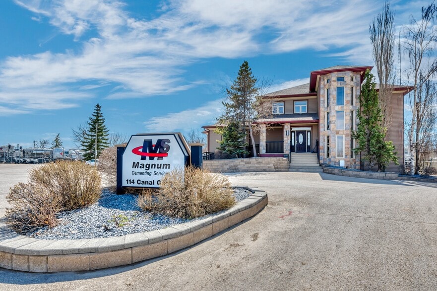 More Photos Of 118 Canal Gdns, Strathmore Light Distribution For Sale