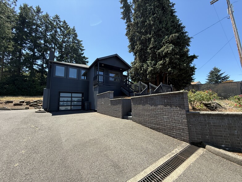 More Photos Of 630 Mary Ave SE, Salem Medical For Sale