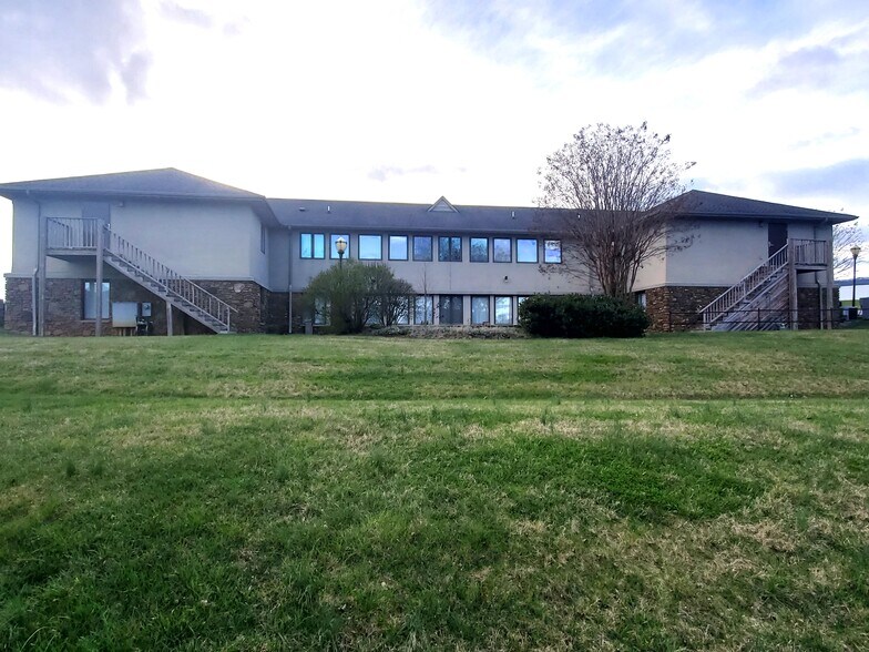 More Photos Of 7857 Enon Dr, Hollins Medical For Sale