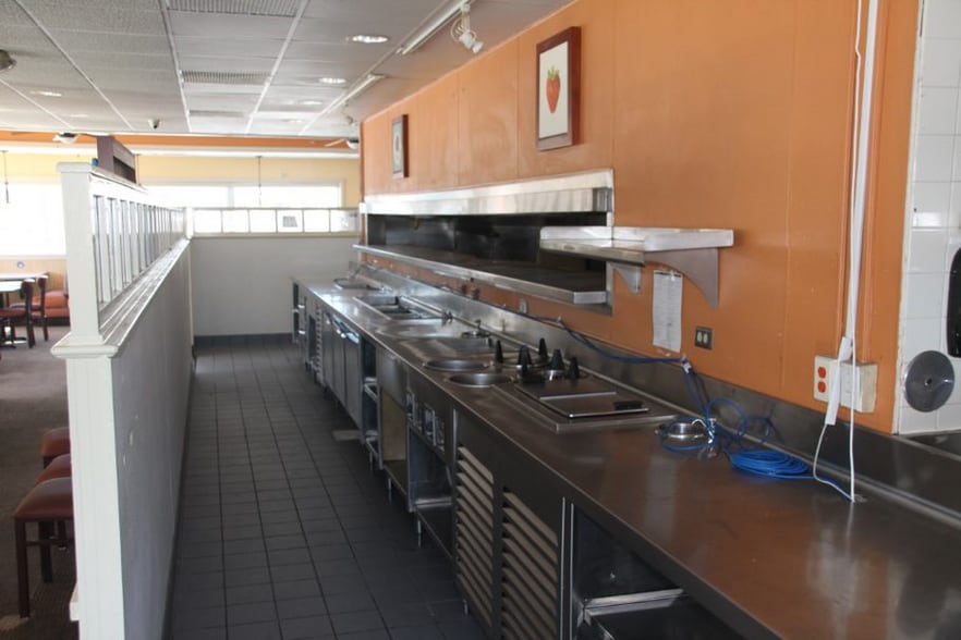 More Photos Of 10910 New Halls Ferry Rd, Saint Louis Restaurant For Lease