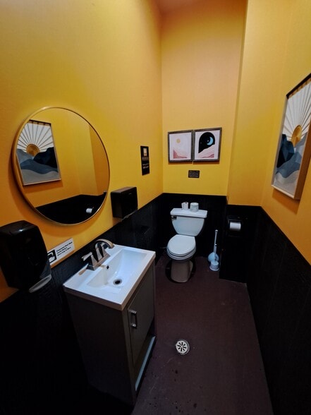 More Photos Of 5900 Miller Ave, Gary Restaurant For Sale