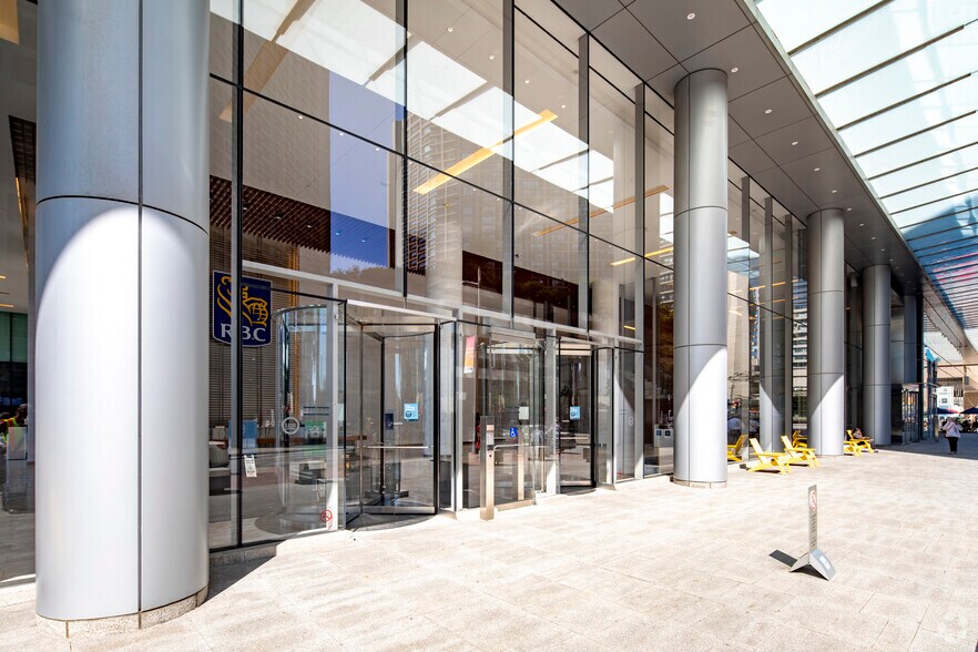 More Photos Of 88 Queens Quay W, Toronto Office For Lease