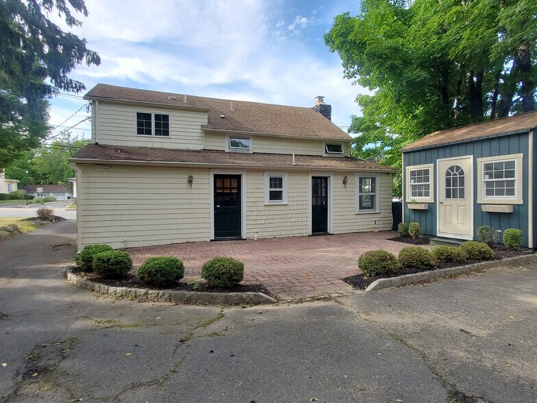 More Photos Of 23 E Main St, Mendham Freestanding For Lease