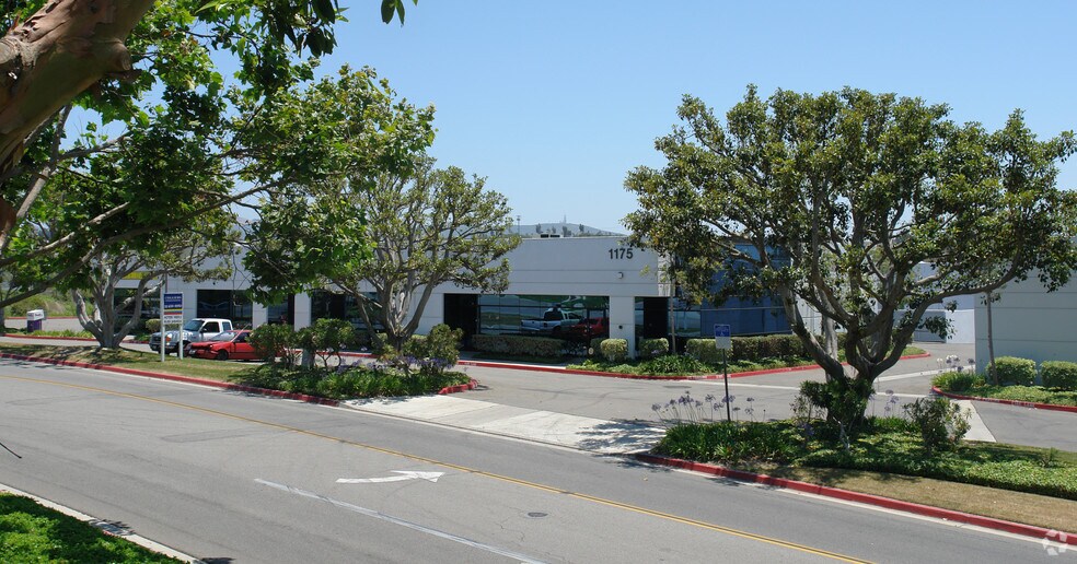 More Photos Of 1175 Park Center Dr, Vista Warehouse For Lease