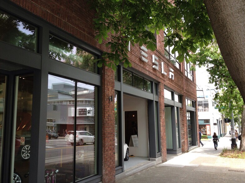More Photos Of 425 Westlake Ave N, Seattle Storefront Retail Office For Sale