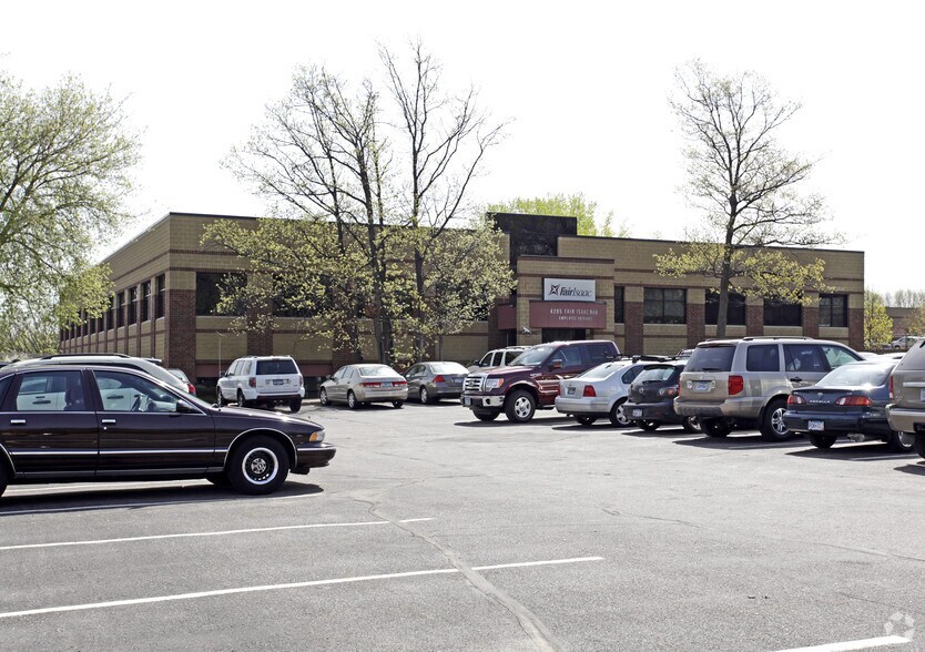 More Photos Of 4293 Lexington Ave N, Arden Hills Office For Lease