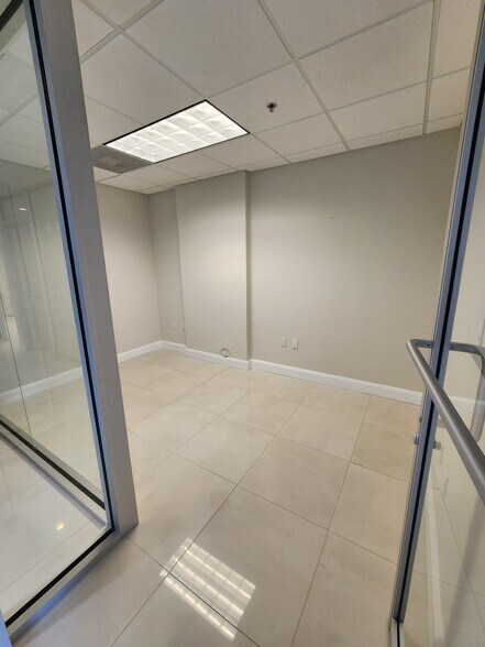 More Photos Of 18501 Pines Blvd, Pembroke Pines Office For Lease