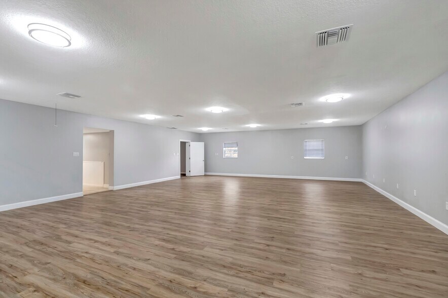 More Photos Of 6948 W Mohawk Ave, Tampa Office For Lease