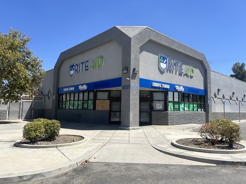 More Photos Of 1701 23rd St, Bakersfield Drugstore For Lease