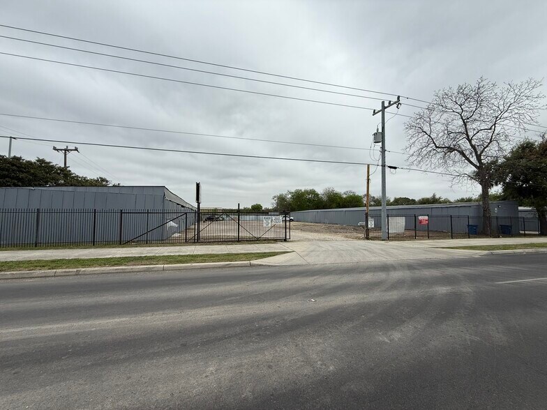 More Photos Of 4930 Callaghan Rd, San Antonio Self Storage For Sale