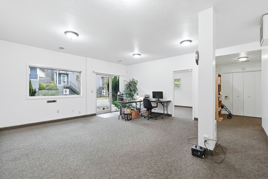 More Photos Of 3004 SE 50th Ave, Portland Office For Sale