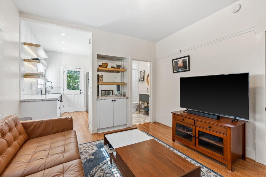 More Photos Of 1019 E 33rd St, Oakland Apartments For Sale