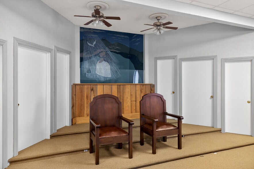 More Photos Of 205 Otter St, Danville Specialty For Sale