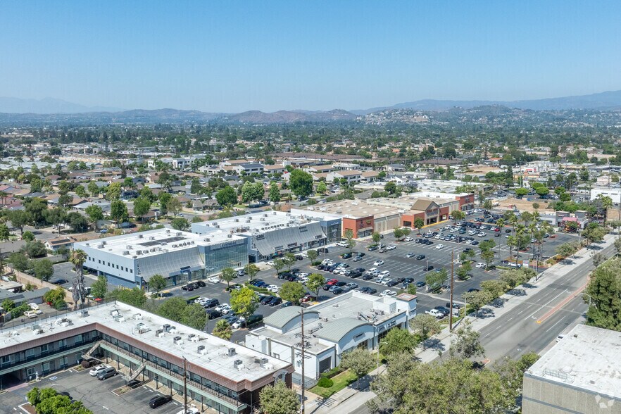 More Photos Of 1945 E 17th St, Santa Ana Freestanding For Lease