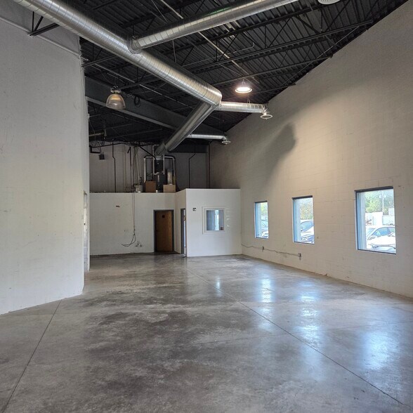 More Photos Of 1630 91st Ave NE, Blaine Manufacturing For Lease