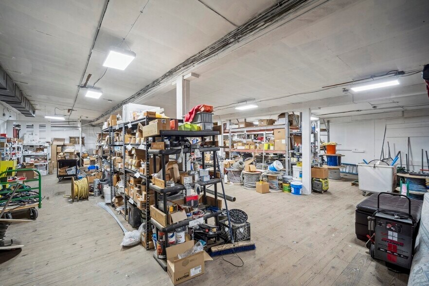 More Photos Of 2025 Pine St, Palmer Warehouse For Sale