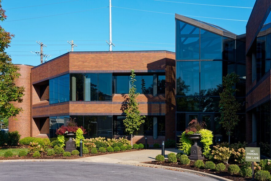 More Photos Of 4910 Brownsboro Rd, Louisville Office For Lease
