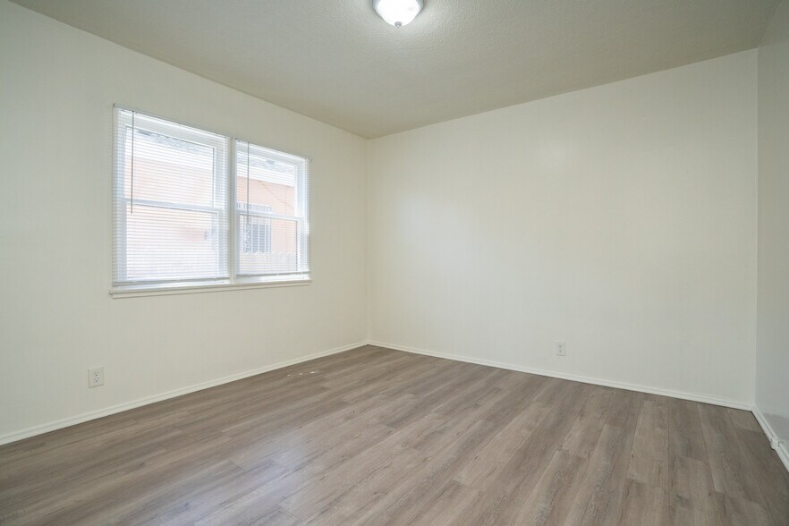 More Photos Of 1433 E 61st St, Los Angeles Apartments For Sale