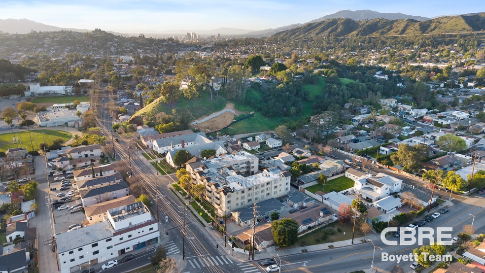 More Photos Of 1615 Yosemite Dr, Los Angeles Apartments For Sale
