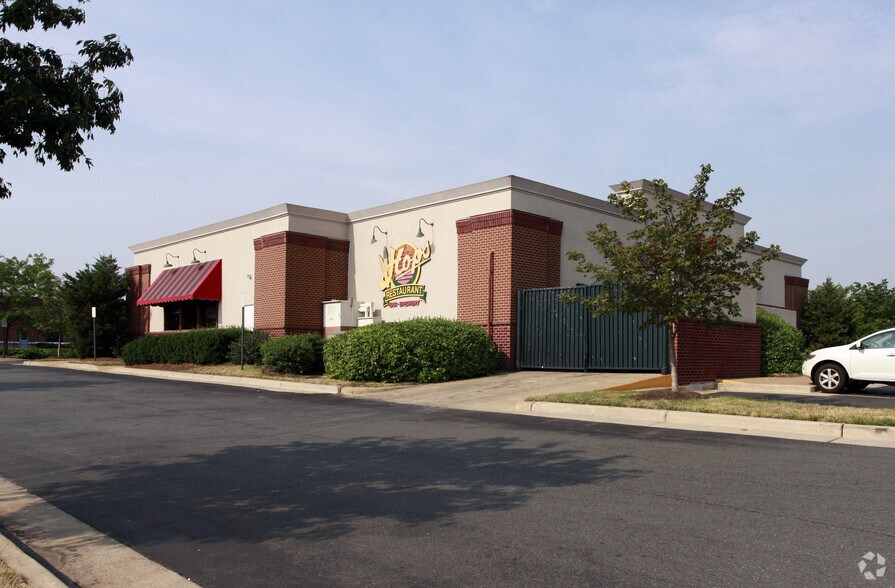 More Photos Of 3625 Richmond Hwy, Alexandria Restaurant For Lease