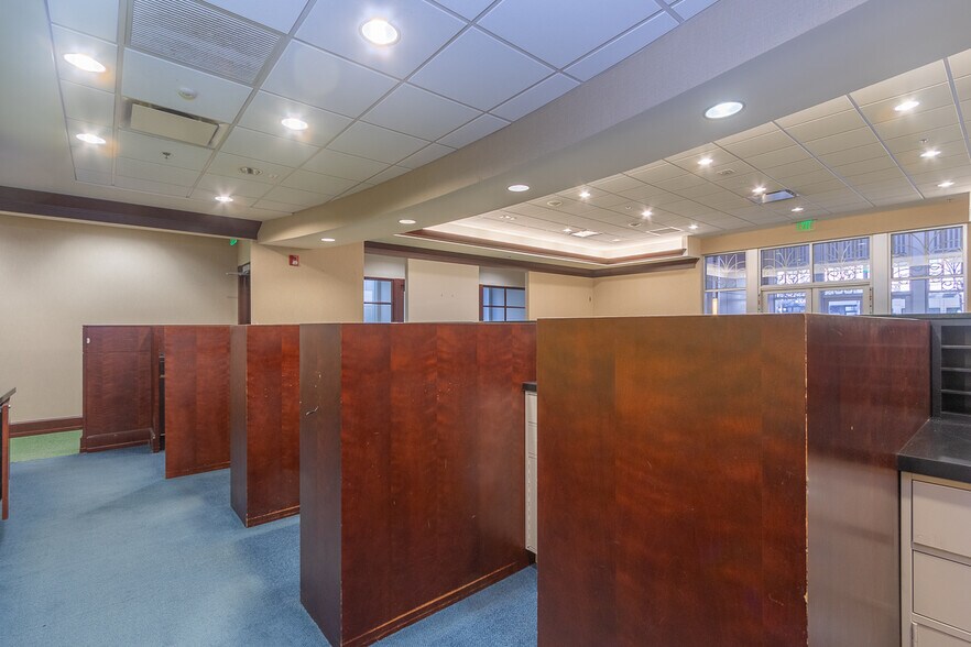 More Photos Of 129 N Main St, Anderson Office For Lease